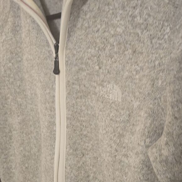 The North Face Women's Light Gray Fleece Jacket - Picture 7 of 13